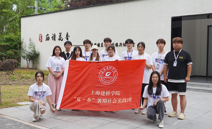 建橋聞傳學(xué)子去田間地頭“接地氣”“沾泥土” “夏·