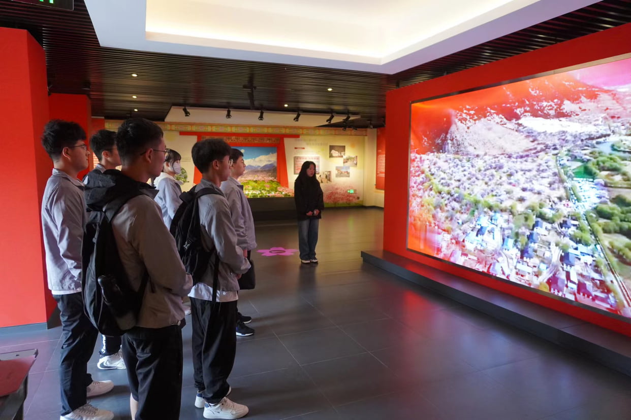 嘎拉村紅色研學主題教育展覽館開館，河南工業大學團隊開