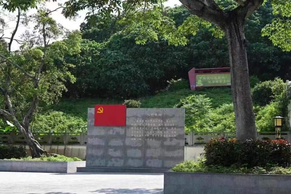 革命英魂永不滅，七里香飄烈士陵園