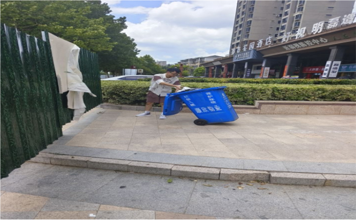 奧林清華小區來了志愿服務的大學生