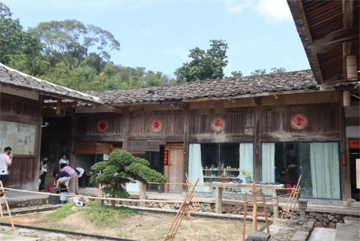 重慶人文科技學(xué)院 | 谷倉畫院——深山里助力鄉(xiāng)村 振興的標(biāo)桿