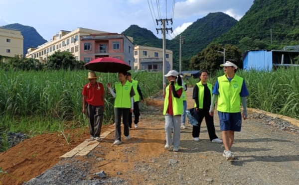 深入田間地頭——廣西民族大學(xué)赴崇左推普助興志愿服務(wù)