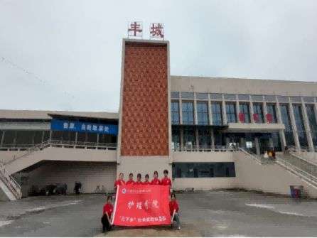 “傳承紅醫精神 賡續紅色血脈”社會實踐隊以青春筑夢鄉村，黨課引領未來