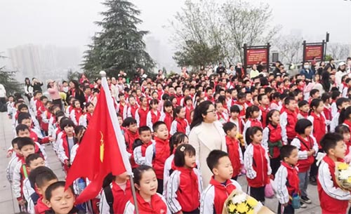 郴州市一完小舉行“我們的節日·清明”社會實踐活動