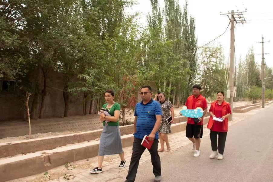 塔里木大學胡楊學子三下鄉|普法宣講團入戶宣講，護航未成年人健康成長