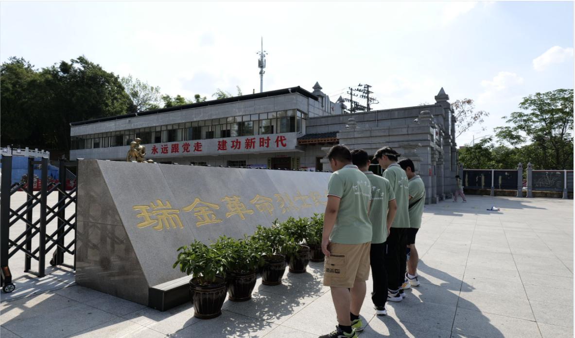 傳承紅色基因，書寫華彩青春——合肥工業大學宣城校區暑期社會實踐團隊參觀江西瑞金革命先烈紀念館