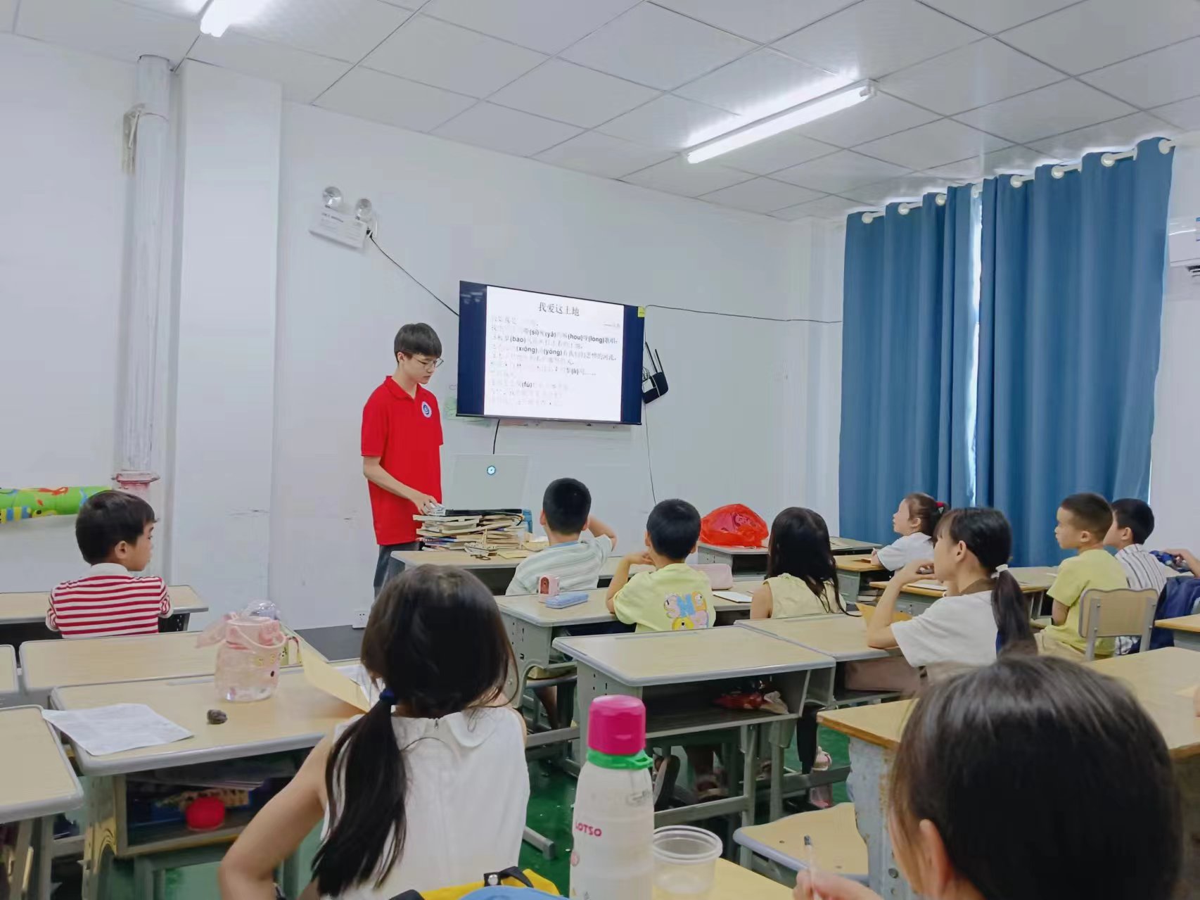  童心港灣，暖心助學