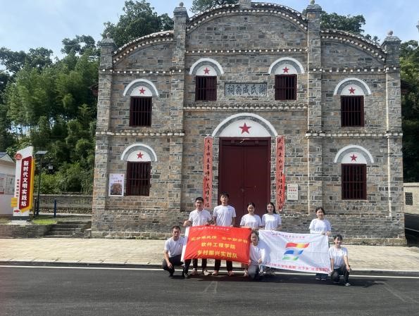 江西軟件職業(yè)技術(shù)大學軟件工程學院“實訪探民情，實干助